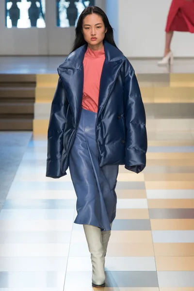 Look 30